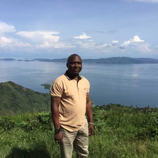 Gaby avec le lac Kivu en arrière plan